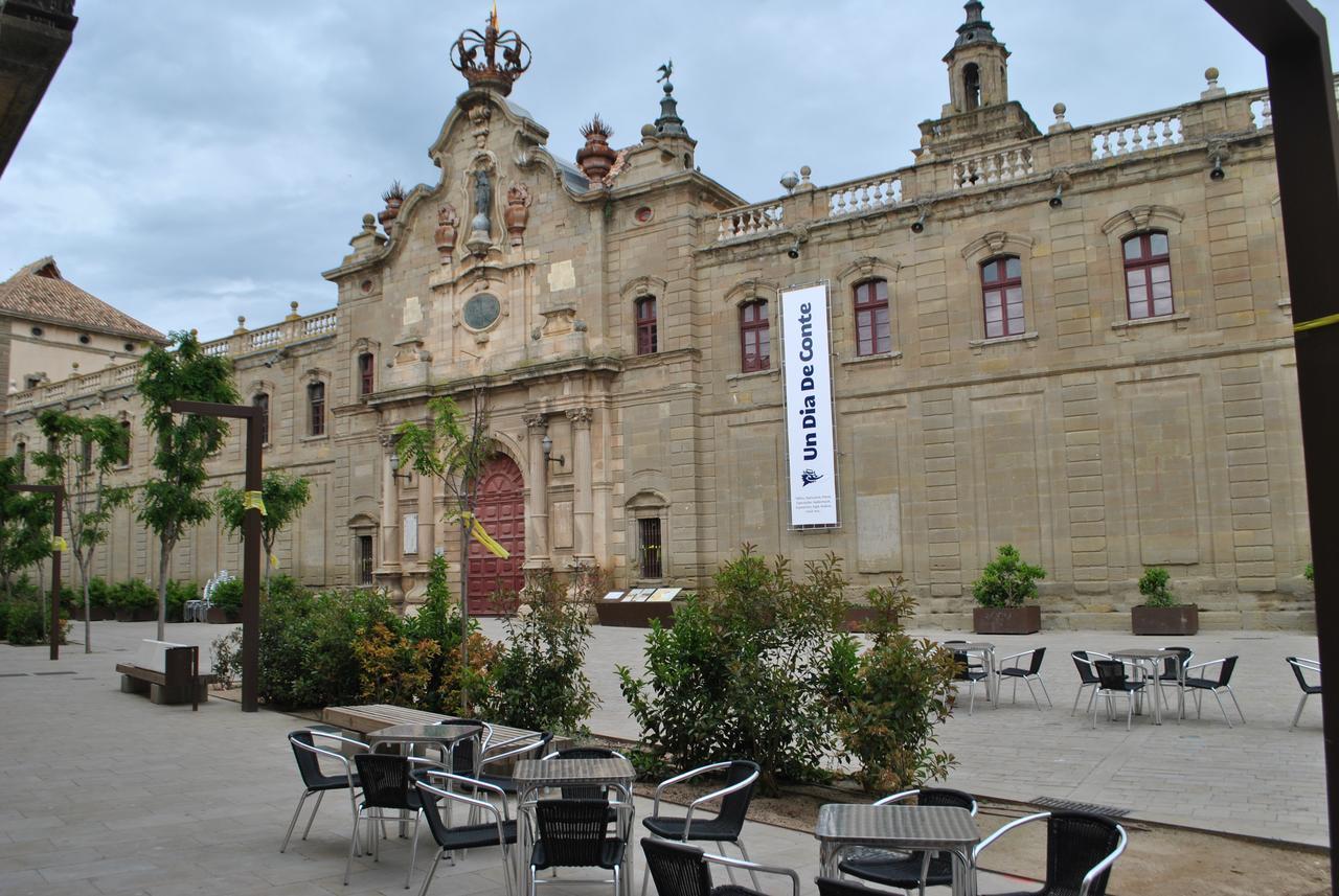 סרברה Hostal Universitat מראה חיצוני תמונה