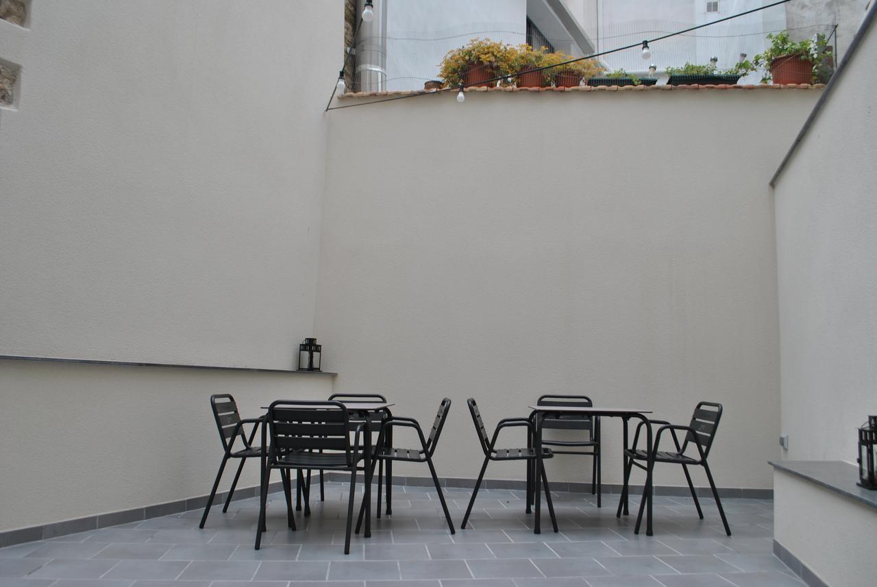 סרברה Hostal Universitat מראה חיצוני תמונה