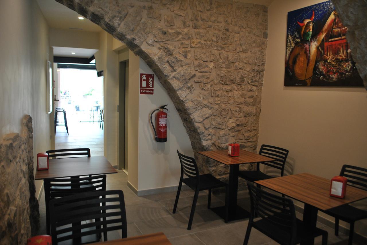 סרברה Hostal Universitat מראה חיצוני תמונה