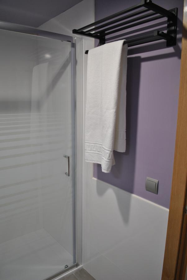 סרברה Hostal Universitat מראה חיצוני תמונה