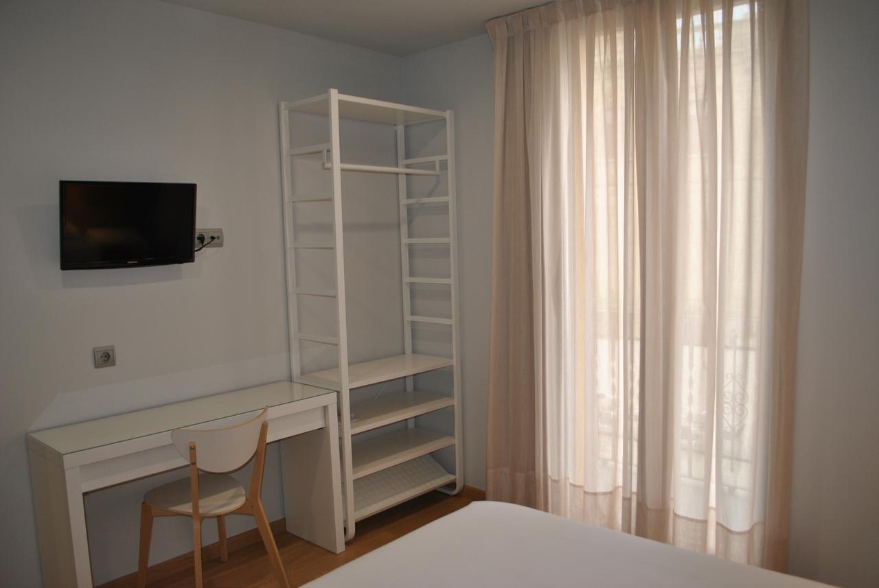 סרברה Hostal Universitat מראה חיצוני תמונה