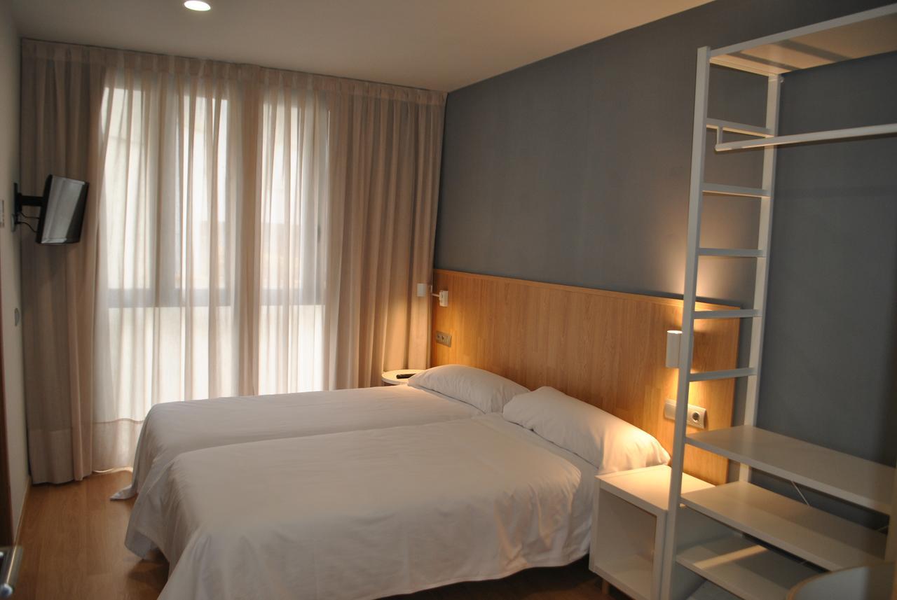 סרברה Hostal Universitat מראה חיצוני תמונה