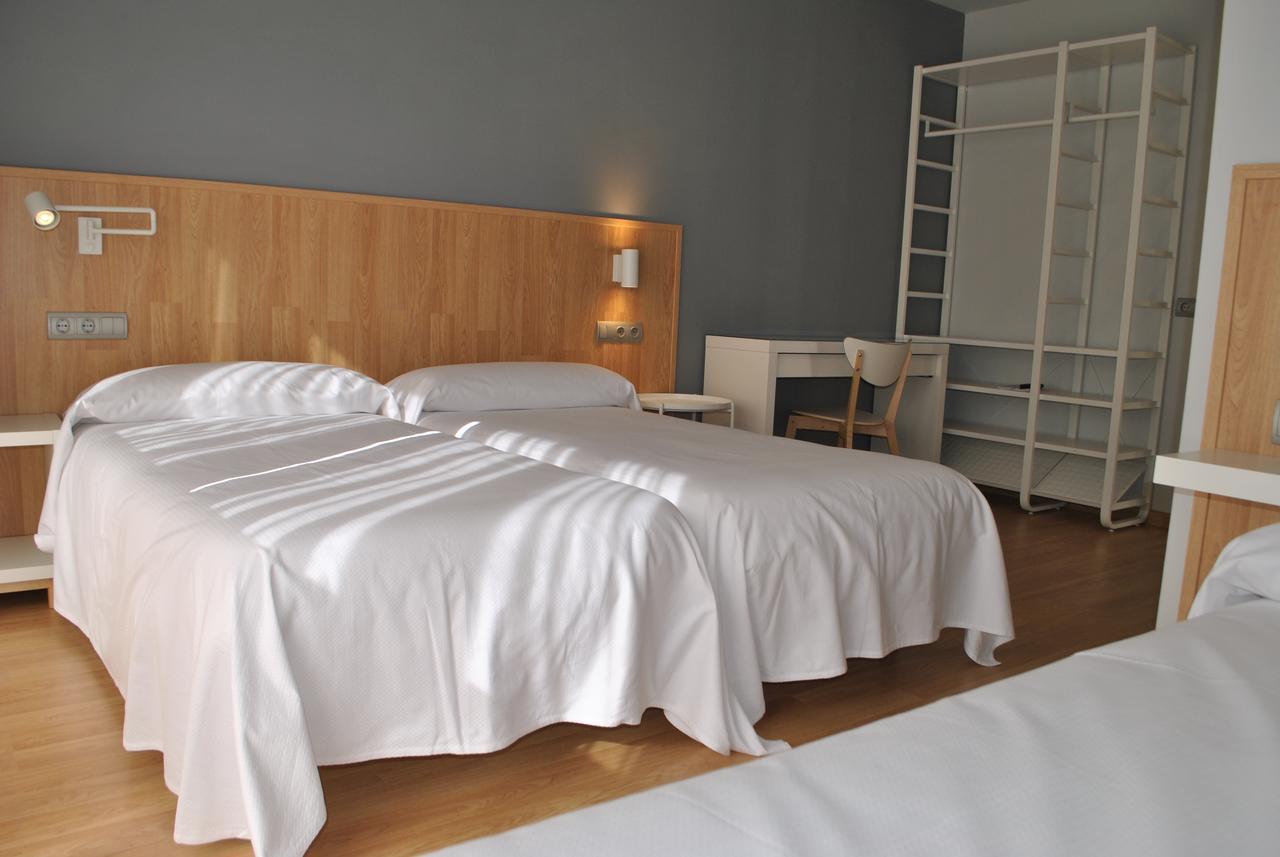 סרברה Hostal Universitat מראה חיצוני תמונה