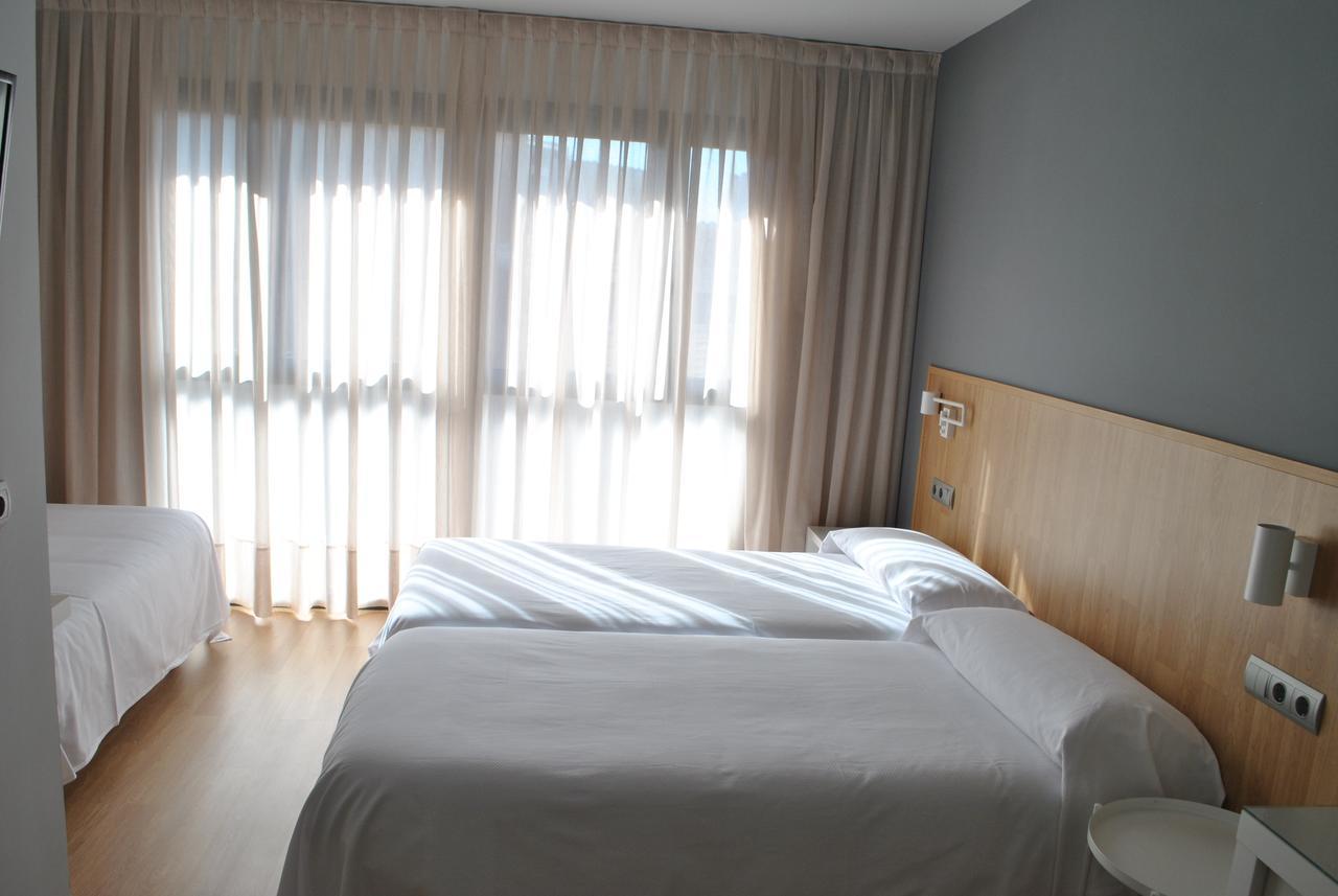 סרברה Hostal Universitat מראה חיצוני תמונה