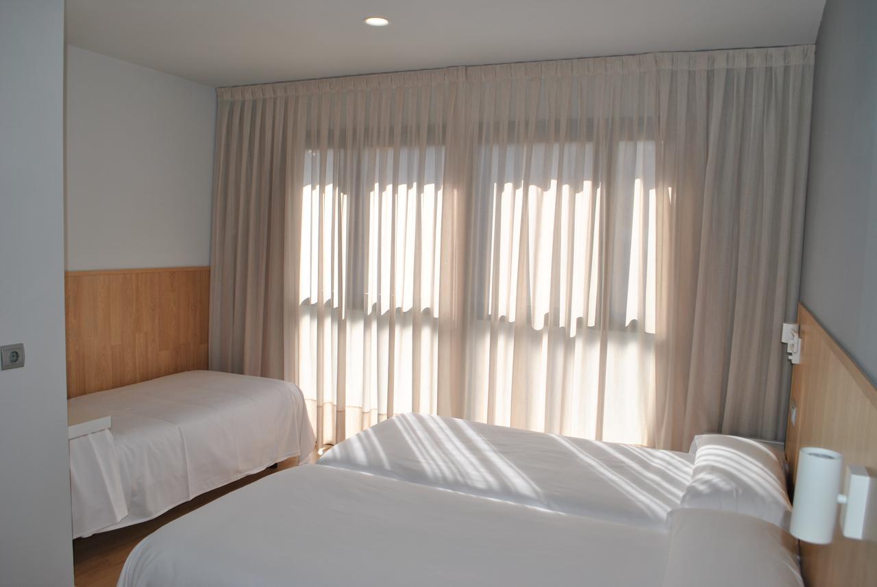 סרברה Hostal Universitat מראה חיצוני תמונה