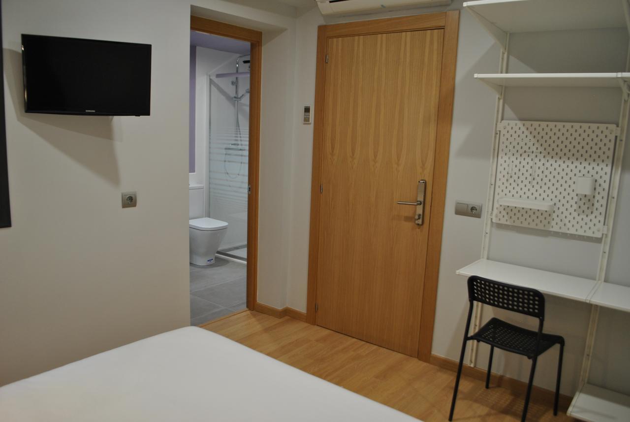סרברה Hostal Universitat מראה חיצוני תמונה