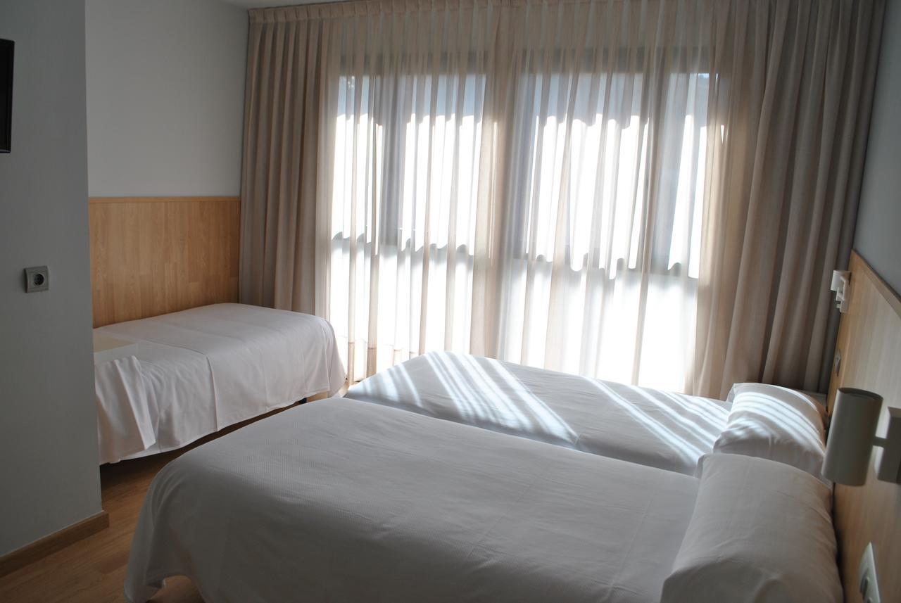סרברה Hostal Universitat מראה חיצוני תמונה