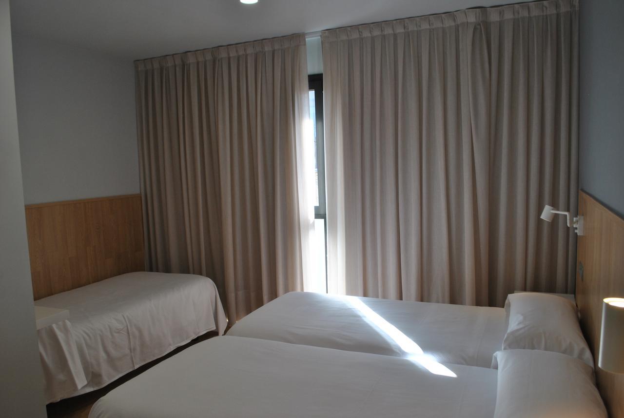 סרברה Hostal Universitat מראה חיצוני תמונה