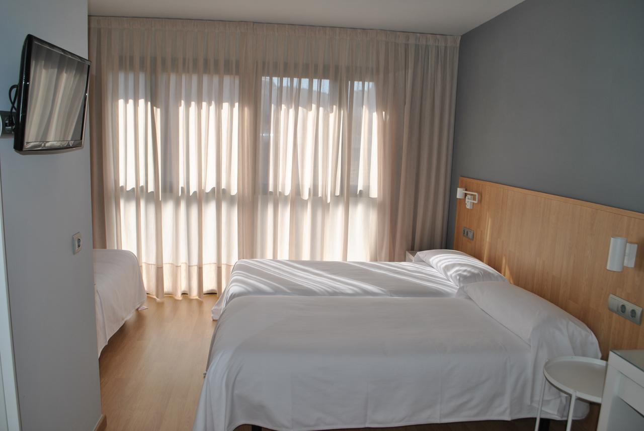 סרברה Hostal Universitat מראה חיצוני תמונה
