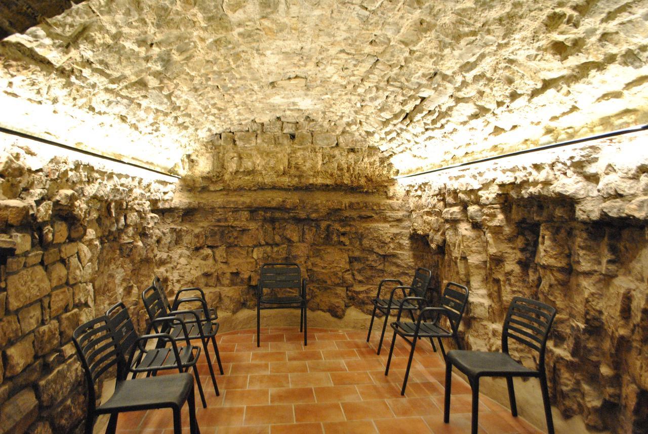סרברה Hostal Universitat מראה חיצוני תמונה