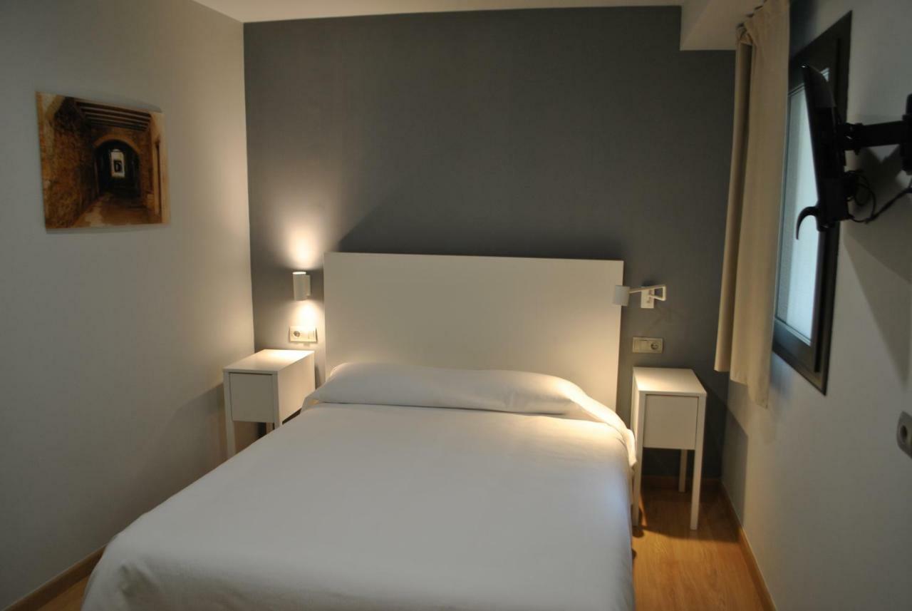 סרברה Hostal Universitat מראה חיצוני תמונה